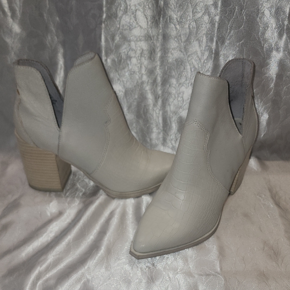 Women's Cream Ankle Boots